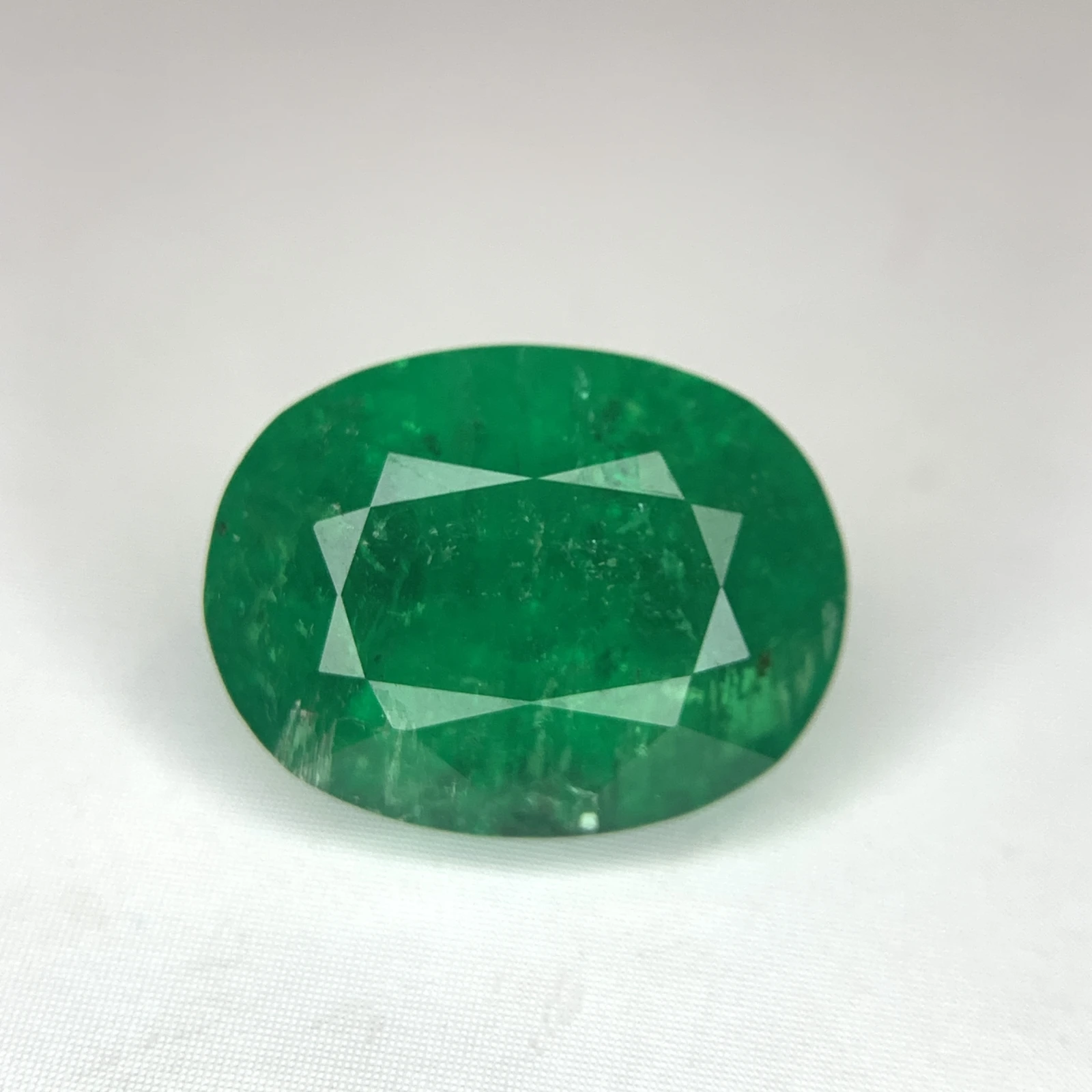 Natural 4.70 Carat Vivid Green Emerald Zambia Faceted Loose Gemstone — view 14